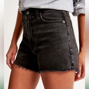 Abercrombie & Fitch The 90s Relaxed Cutoff Short
High Waist Curve Love 29